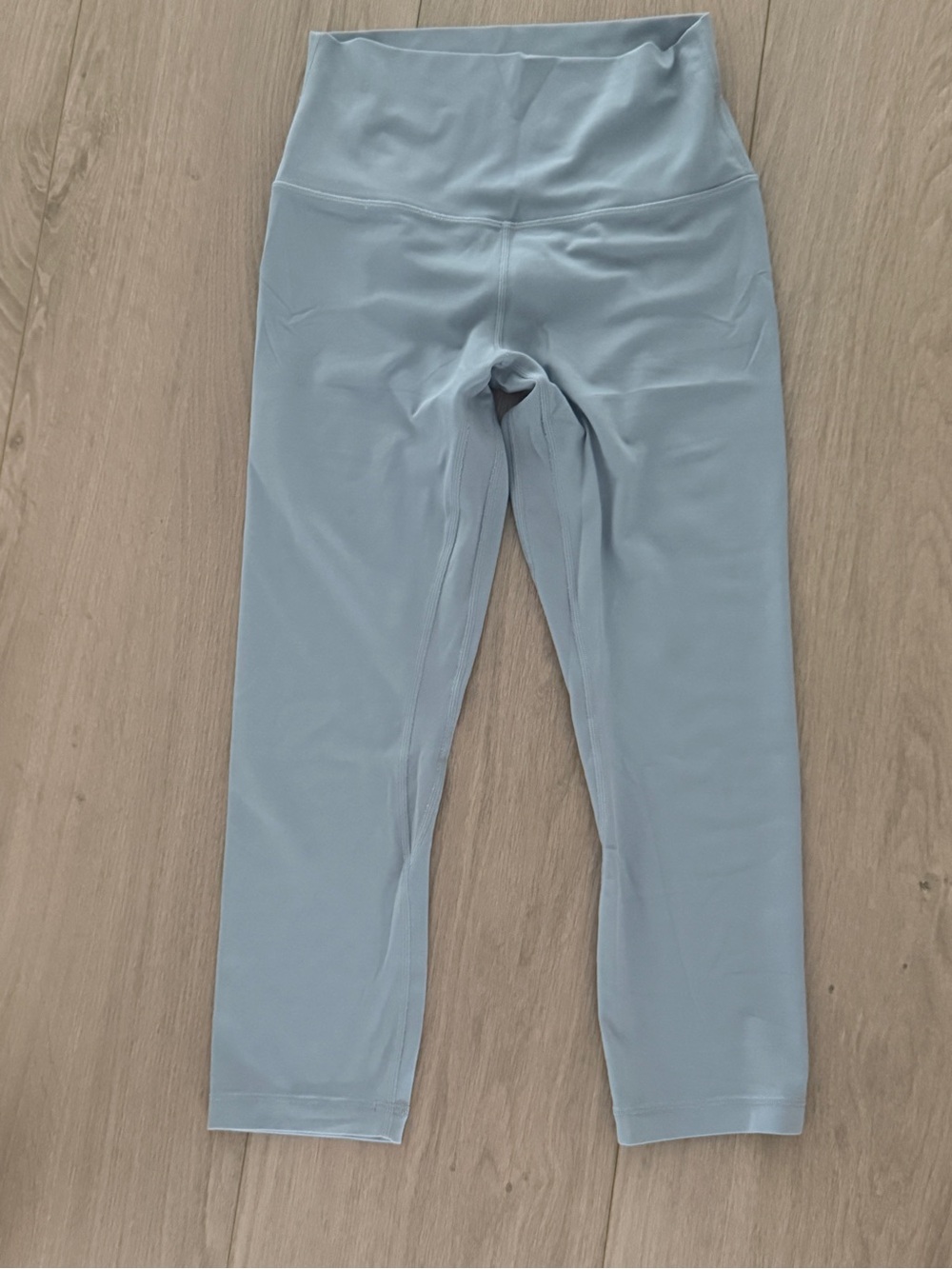 Lululemon Align Crop *21"
Chambray blue size 6